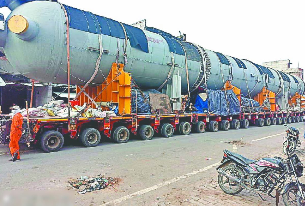 308 wheel trailer moving fertilizer machine in Gorakhpur