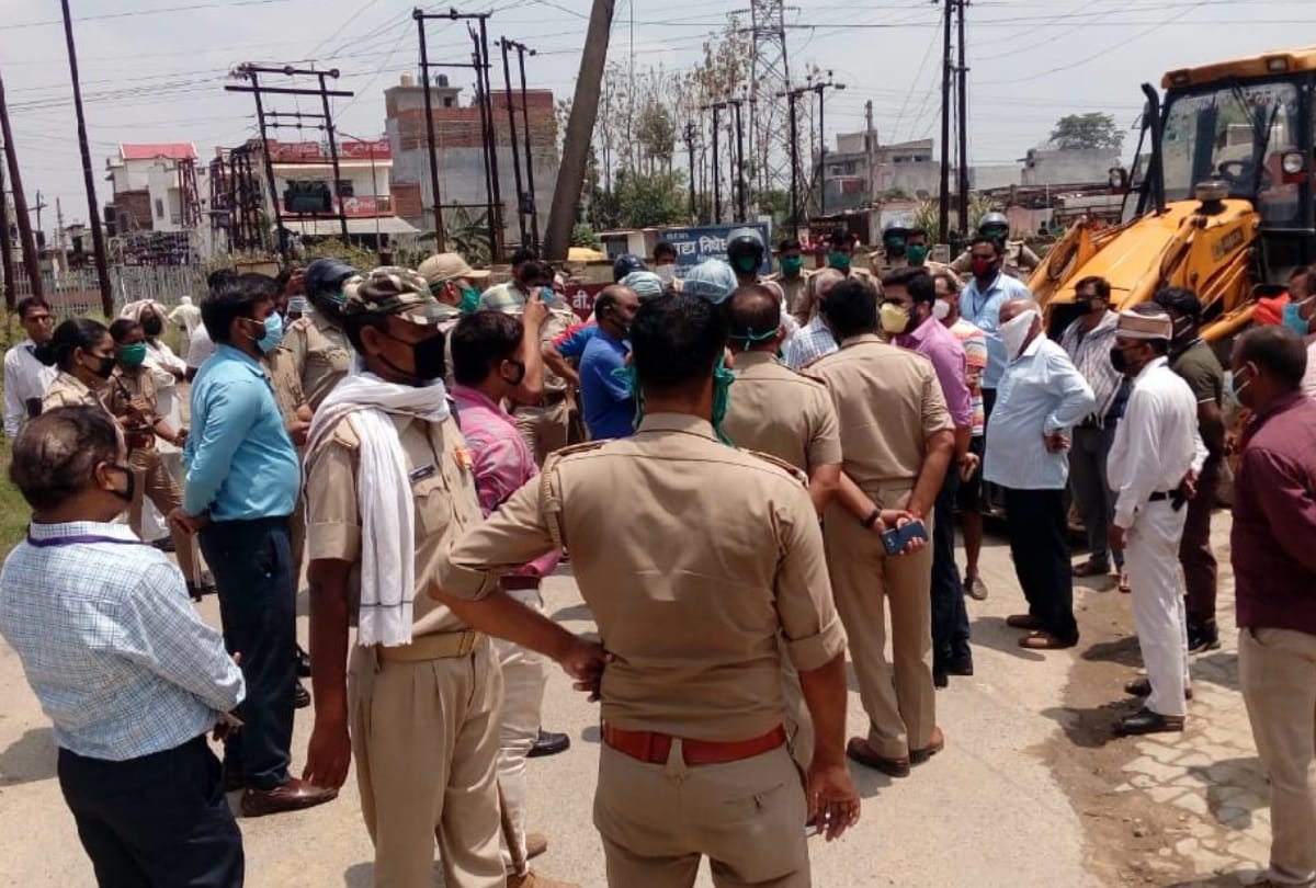 Stone pelt in BRD medical college at Gorakhpur
