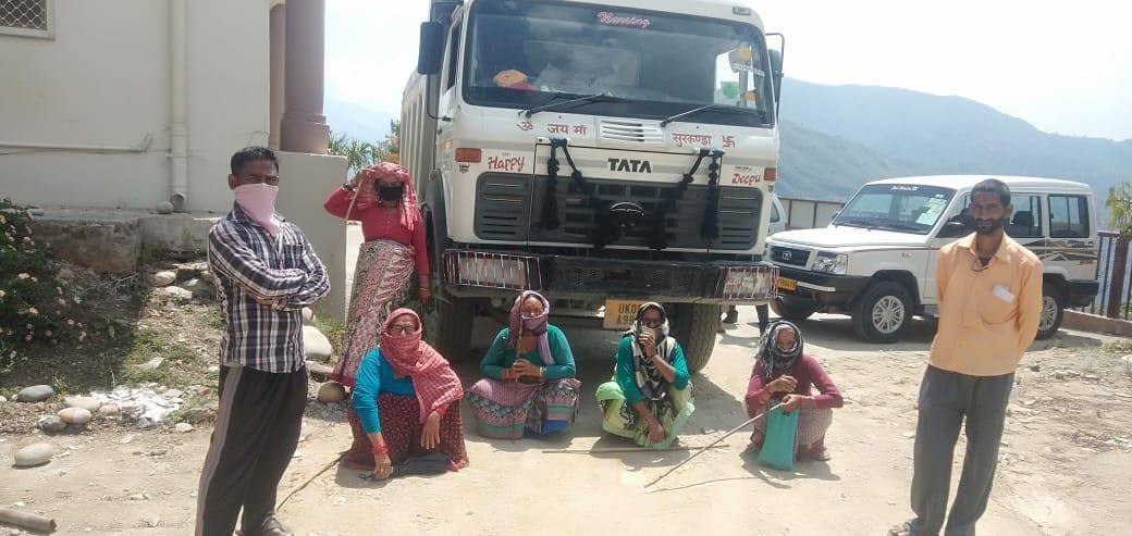 Villagers stopped work of THDC building