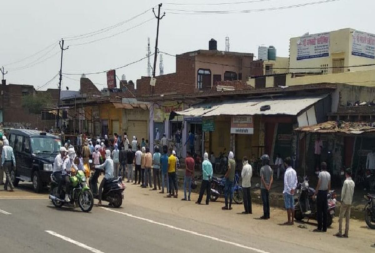 Wine Shop Open In Agra Rural People Reach Long Lines