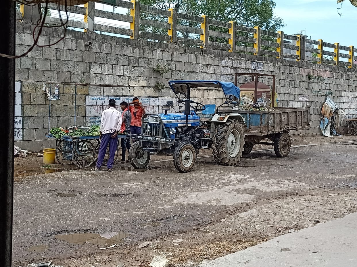 Employees are engaged in cleaning work