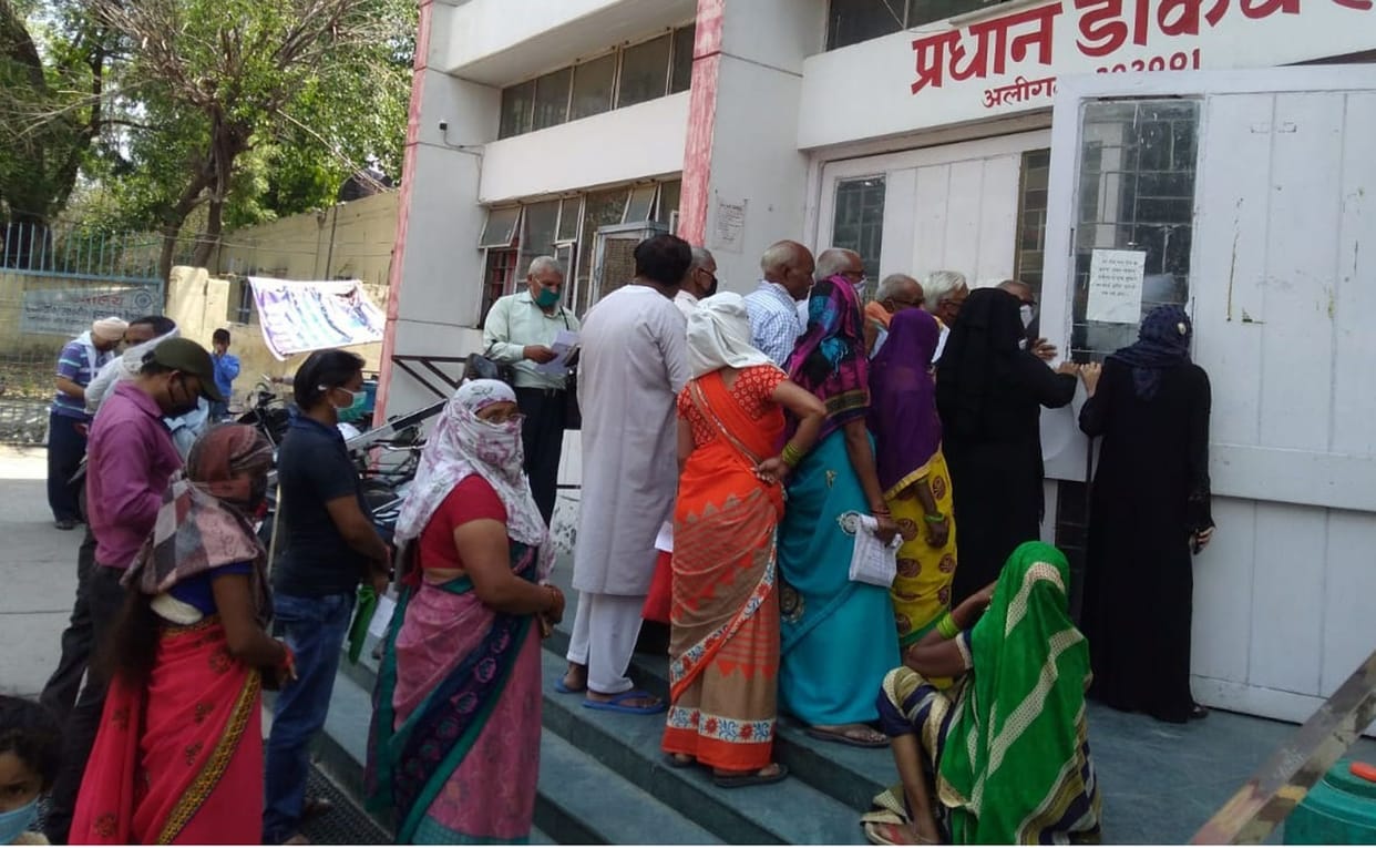 Uproar in head post office, forgot social distancing