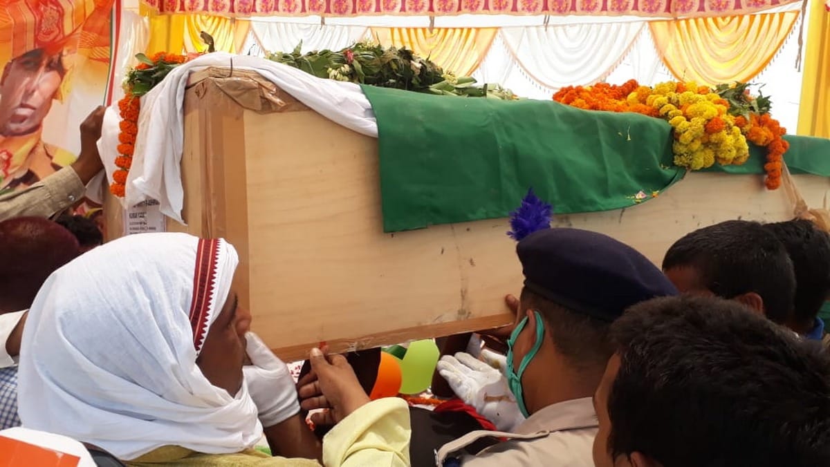Last rites of CRPF jawan dead body reached in his village ghazipur martyr in terrorist attack in Handwara Jammu Kashmir