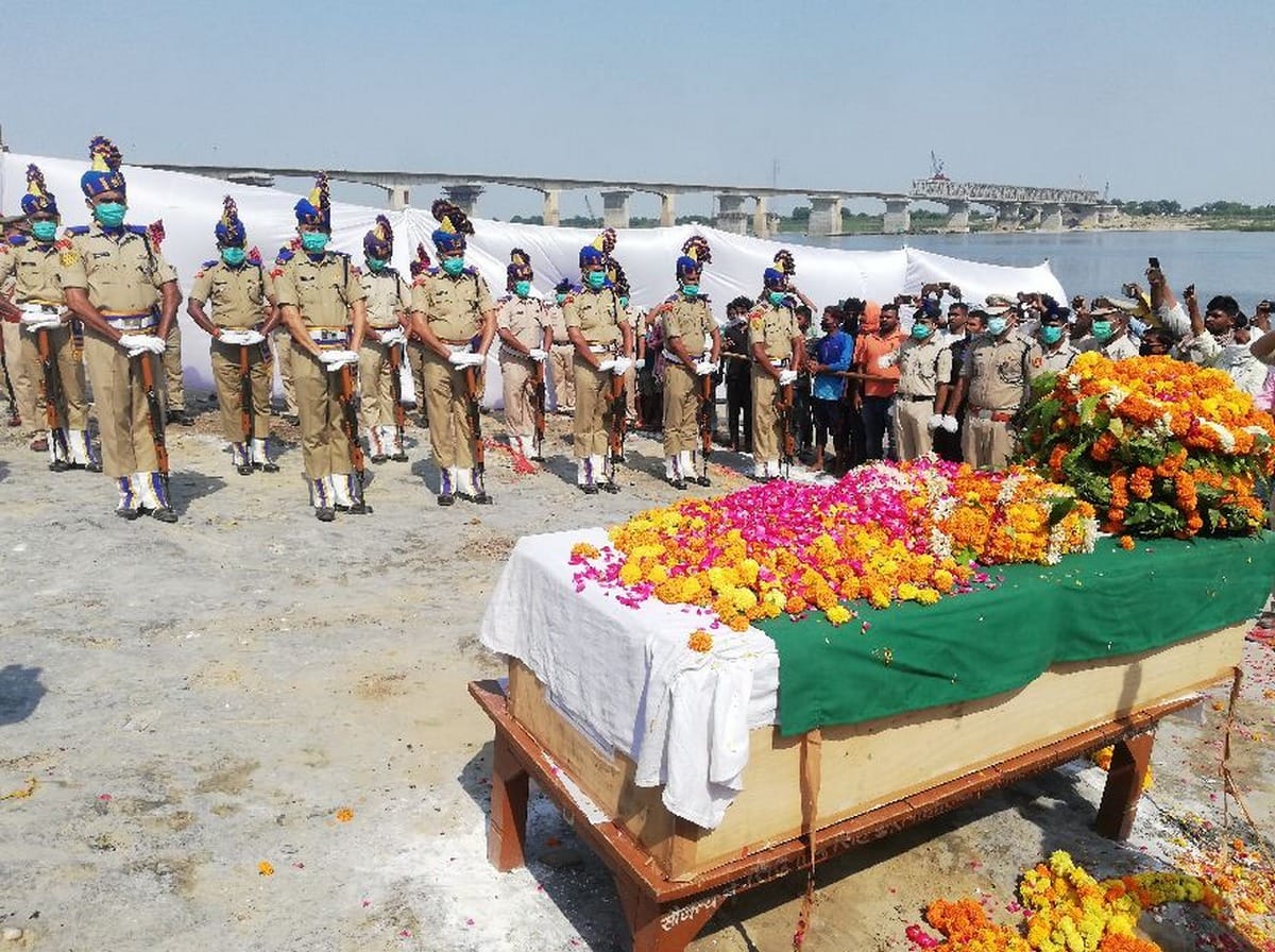 CRPF jawan dead body reached in his village ghazipur martyr in terrorist attack in Handwara Jammu Kashmir