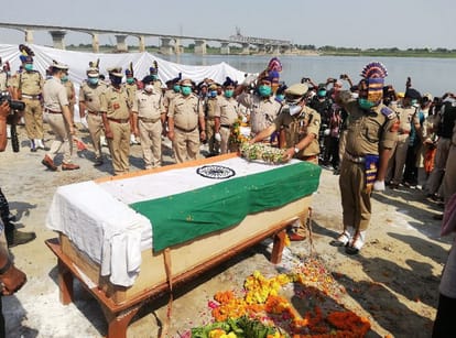 CRPF jawan dead body reached in his village ghazipur martyr in terrorist attack in Handwara Jammu Kashmir