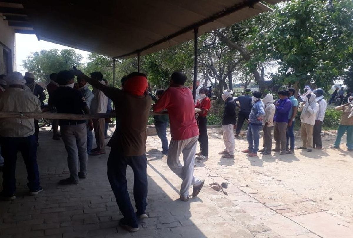 Wine Shop Open In Agra Rural People Reach Long Lines