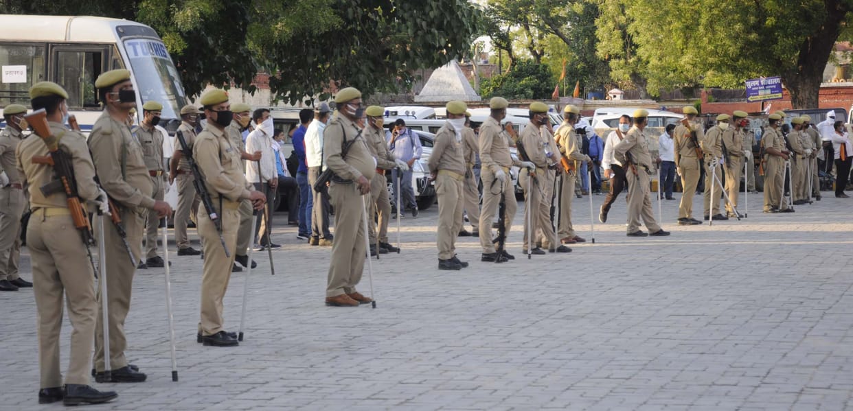 Prayagraj Letest News Update: The dead body of the engineer lay outside the post mortem house for six hours