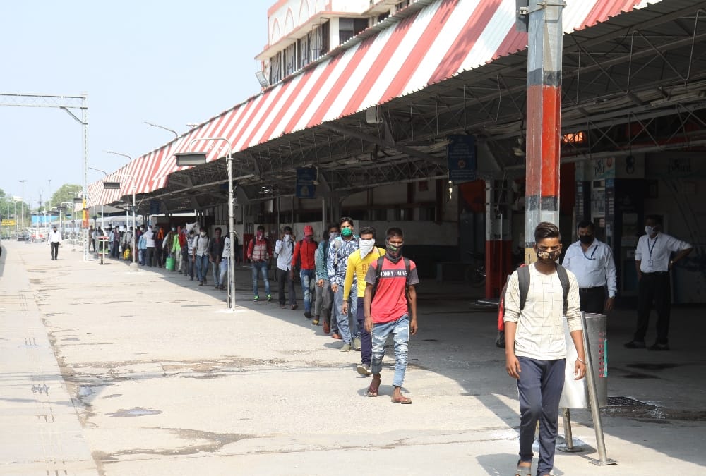 2311 workers reached lucknow from ankola and baroda by shramik special train