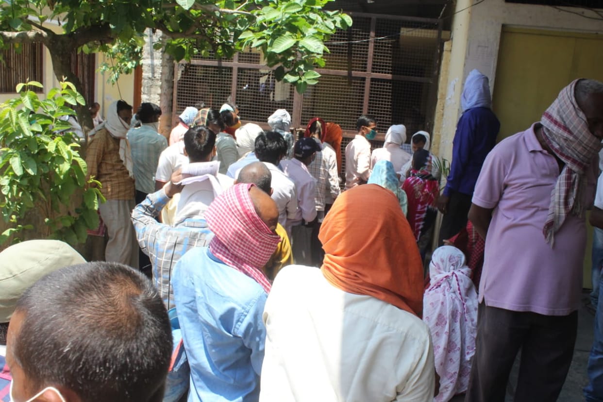 Social distancing is not followed at Deputy Labor Commissioner office