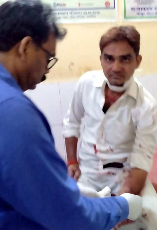 sharaab ke nashe mein yuvak ne kaatee haath kee nas