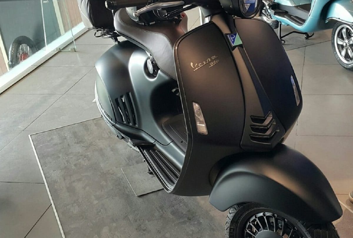 Vespa 946 Emporio Armani scooter becomes cheaper 2 lakh rupees know price and features