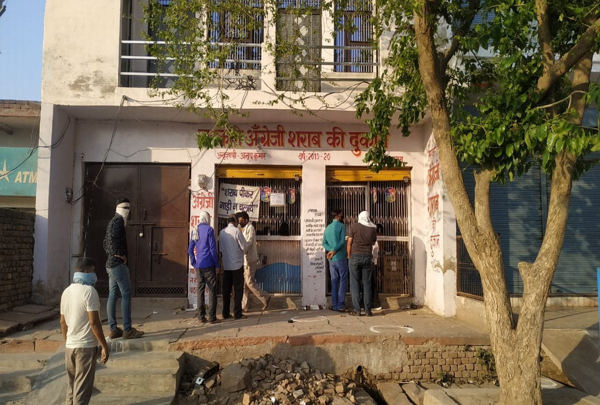 Wine Shop Open In Agra Rural People Reach Long Lines