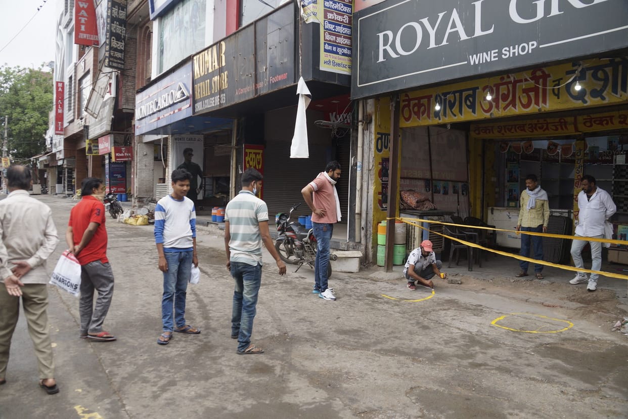 Bottle of liquor of Rs 350 sold for Rs 550 to 700