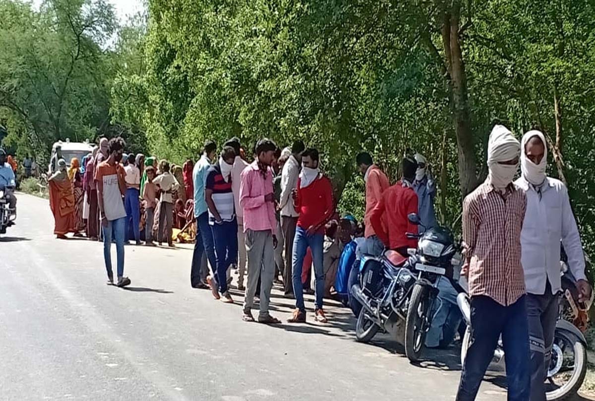 road accident in hardoi, Bike rider falls into a ditch and dies