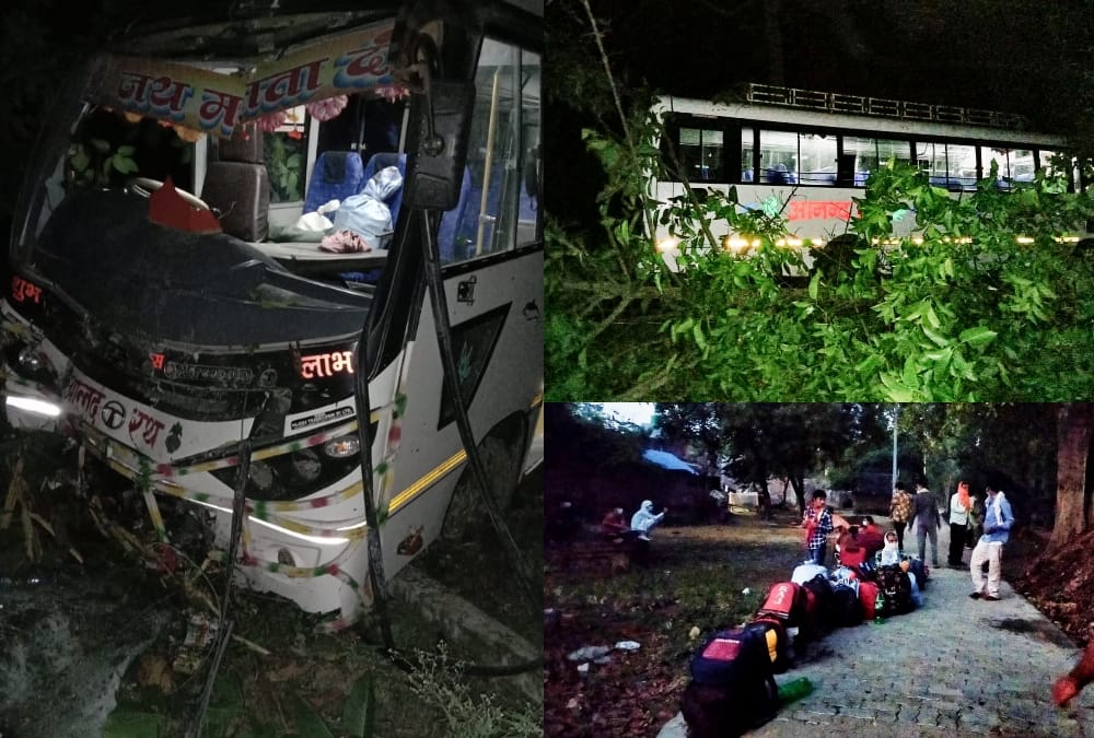 A mini bus hits a tree in Barabanki.