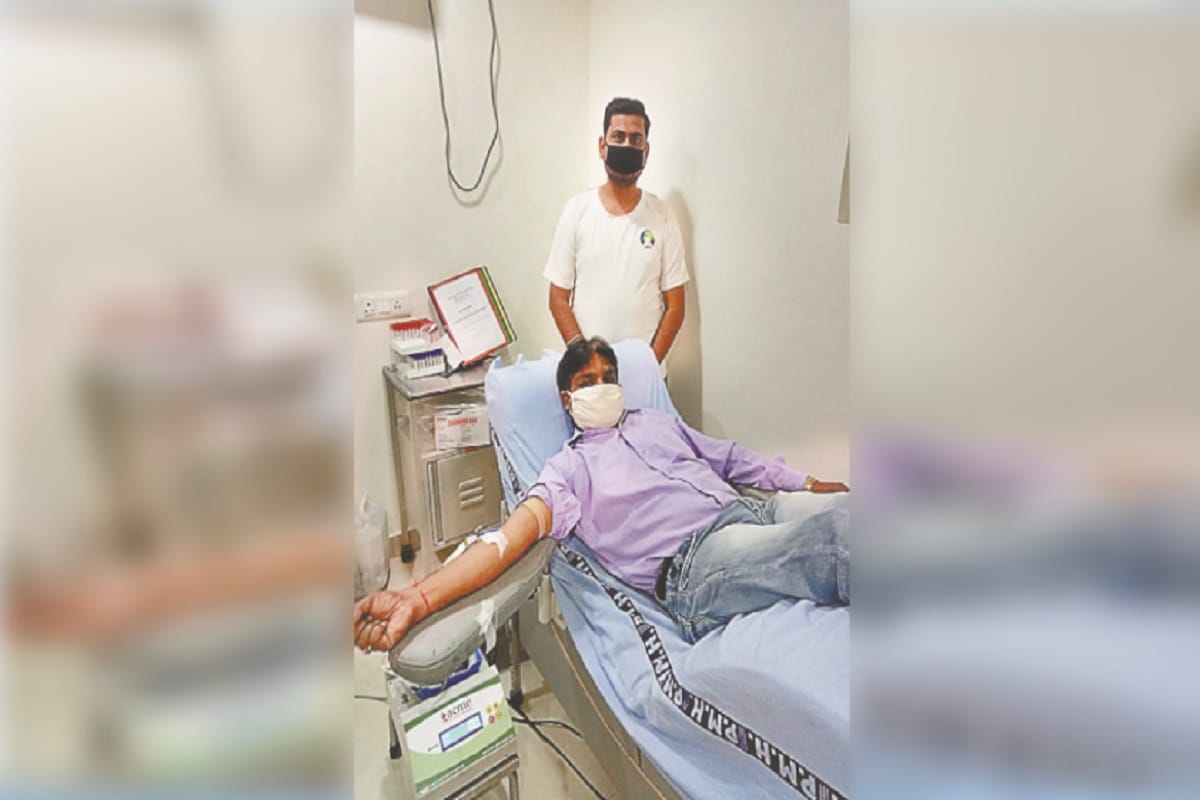 Lockdown, Example of Hindu-Muslim unity, Two people have saved the lives of two children by giving blood in Bijnor