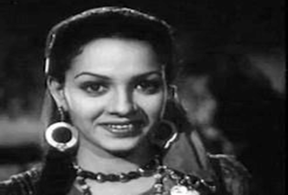 Cuckoo Moray Was The First Item Dancer of Bollywood Know How Item Girls Changed Over Decades Helen To Deepika Padukone