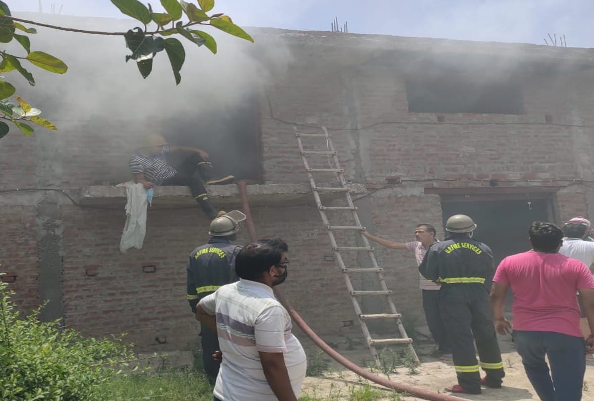 fire breaks glass warehouse in firozabad