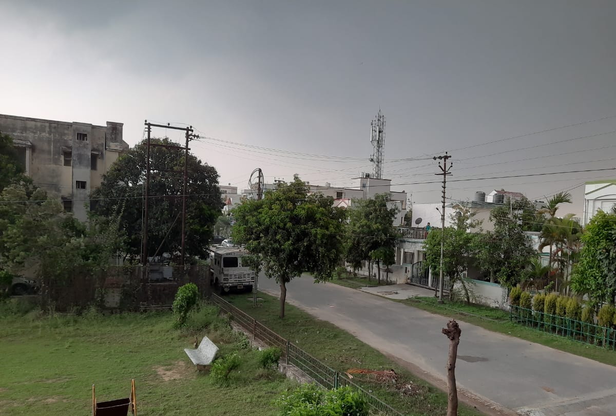 Weather update Gorakhpur UP rain will be start today due to heavy heat wave latest weather image