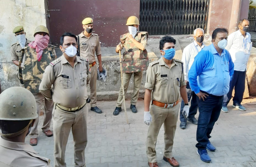 Six shops of meat traders sealed