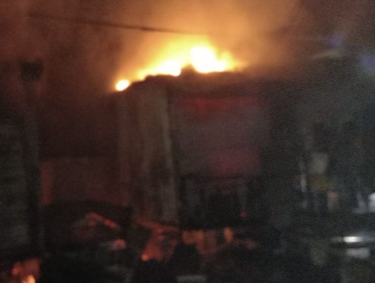Five kiosk shops caught fire, millions worth of goods burnt