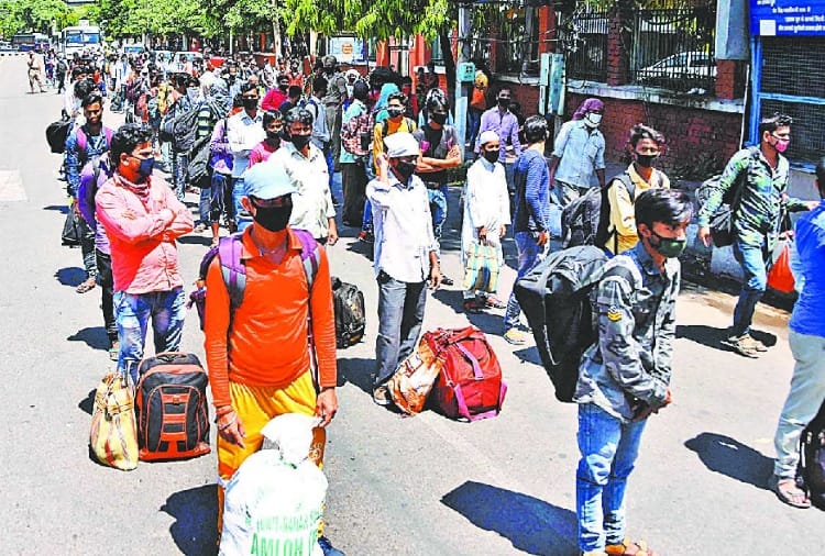 Coronavirus in Punjab News in Hindi: Migrant laborers are returning to their homes from Punjab