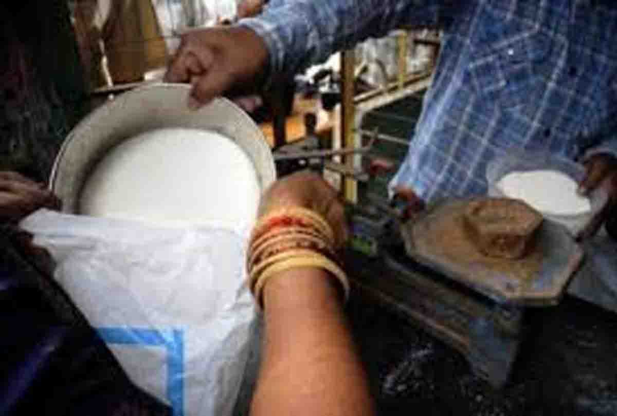 kannauj : Kotdar sold ration of the poor person,case ragister