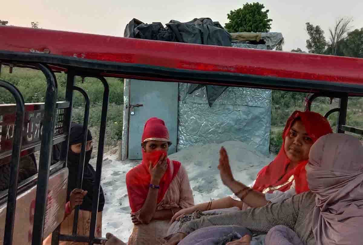 kannauj : Controversy over cow, lathi poles go away, one dead and two injured