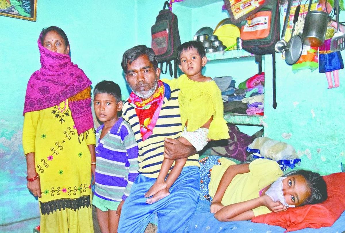 lockdown poor father seeks help for treatment of sick daughter in   agra