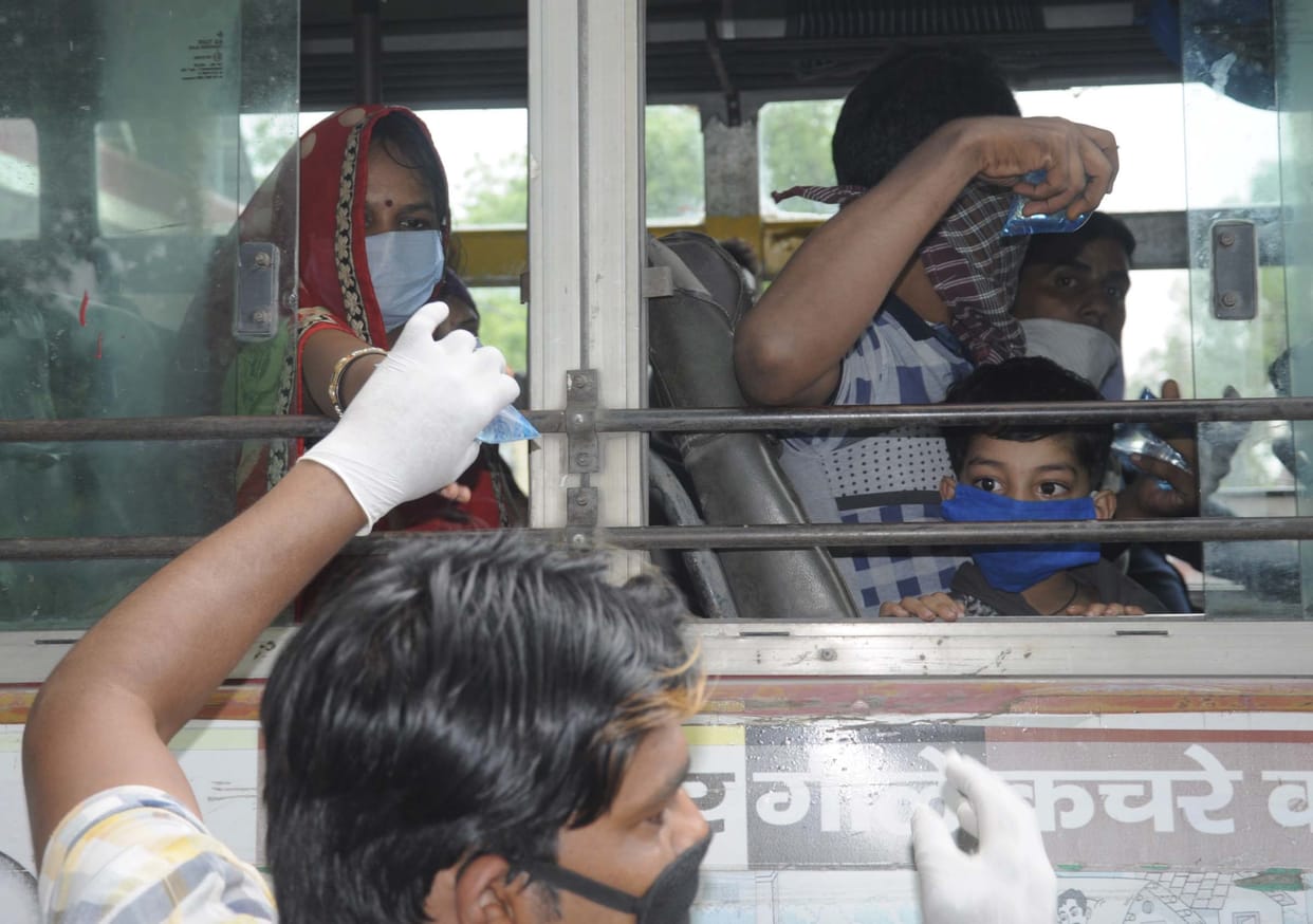 Pratapgarh: Workers from Gujarat did not have to pay bus fare