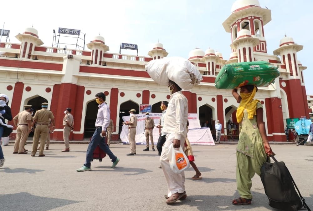 3964 workers reached lucknow from gujarat by shramik special trains