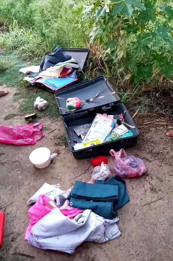 Same night thieves razed four houses