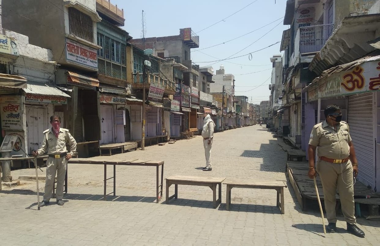 Hathras: Traders are confused due to lack of hotspot
