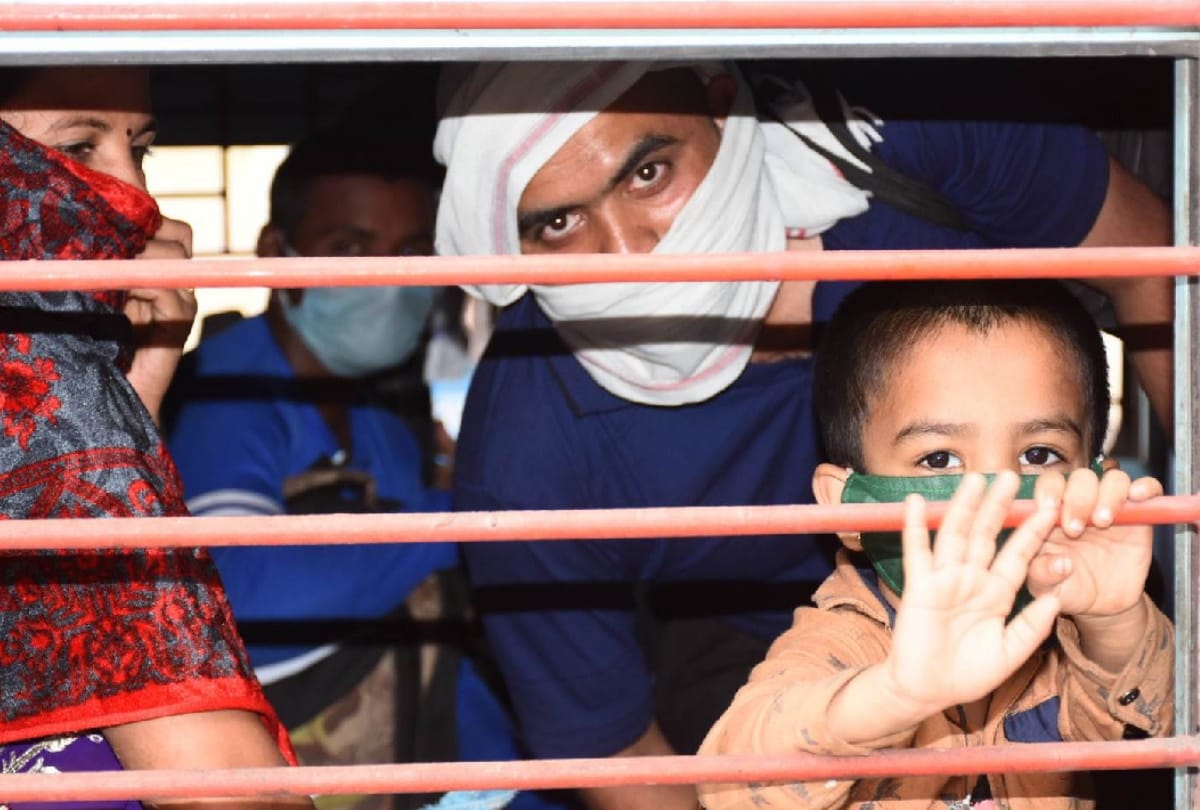 Special trains reached Gorakhpur carrying migrant workers from other state