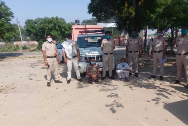 Son stole jewelery worth lakhs of rupees from his home