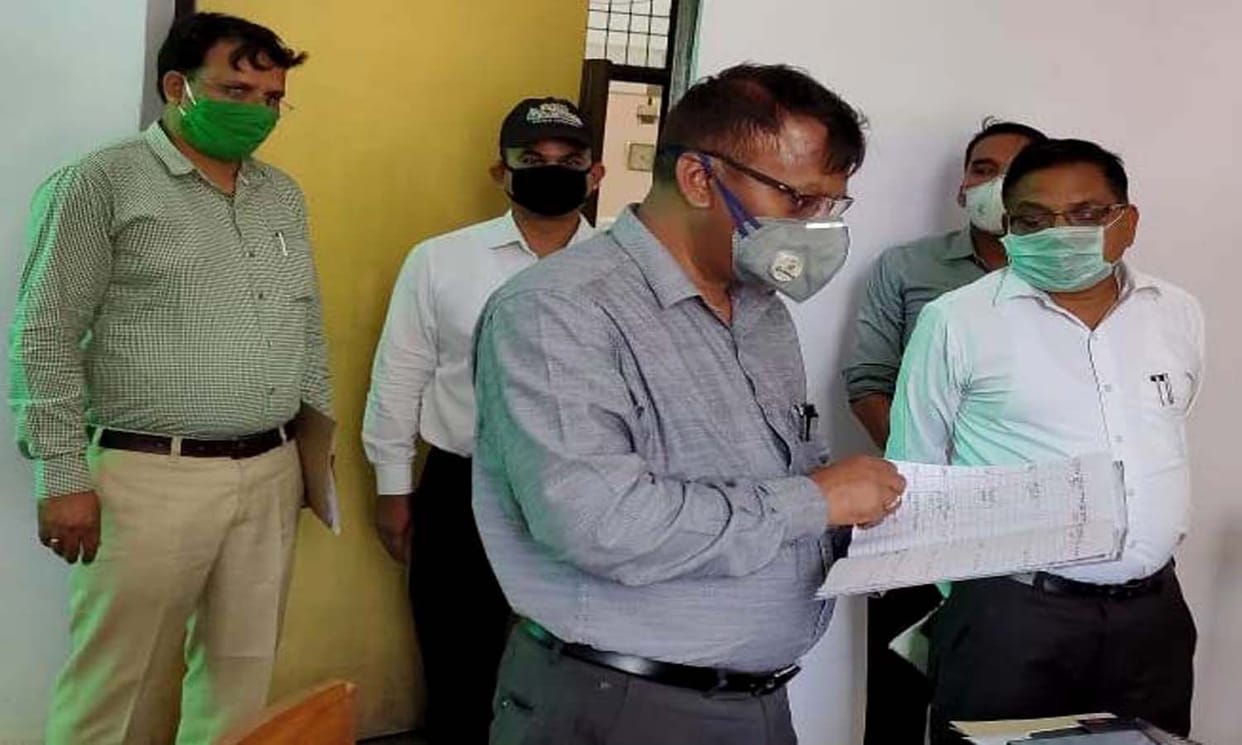 Nodal officer examines community kitchen system