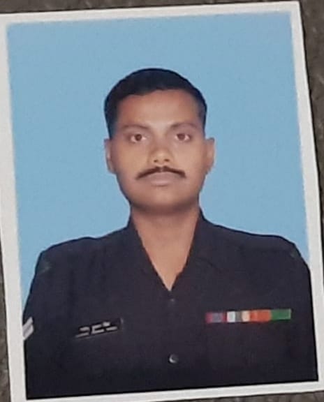 Army soldier dies after hitting electric pole