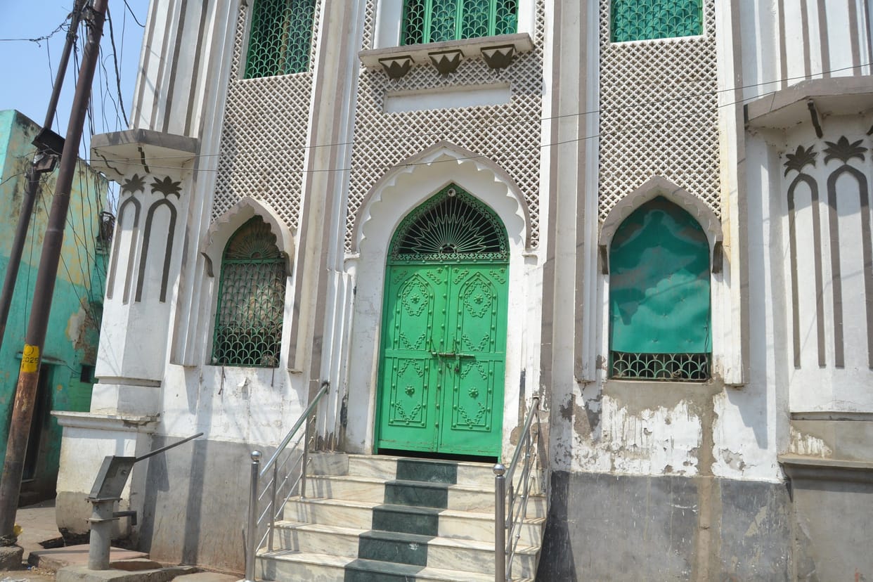 Hathras: Police are cautious about the prayers of Jumae, locks kept on mosques