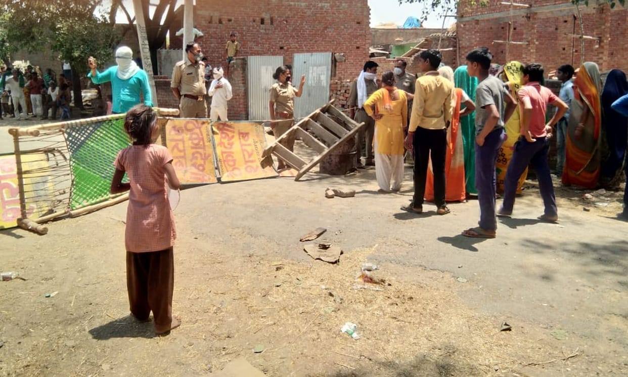 Women jammed in protest against liquor sale