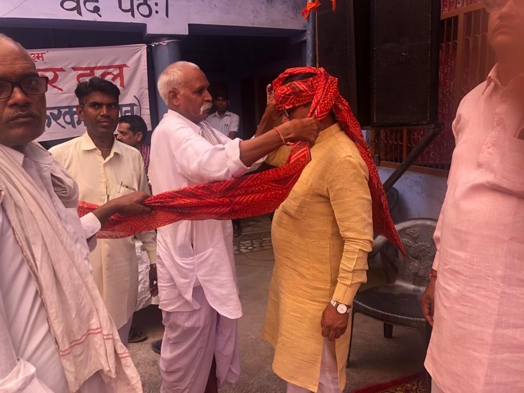 Husband gets masks made from turban in honor