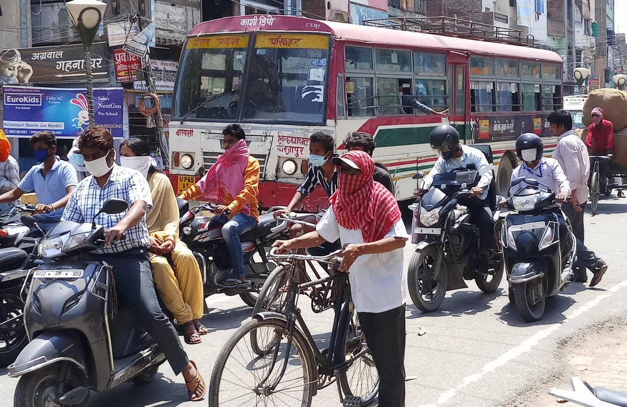 Chandauli: No social distancing even after changing the system