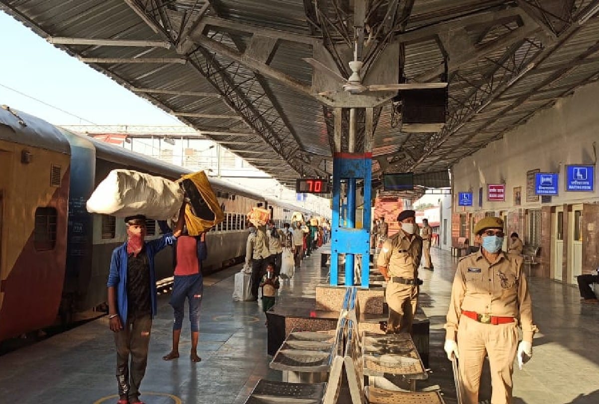 lockdown updates special train arrived from Gujarat with migrates workers in Kasganj