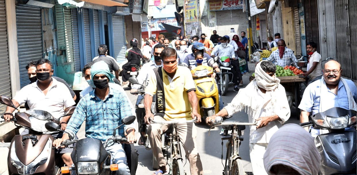 no socisl distence in sambhal market
