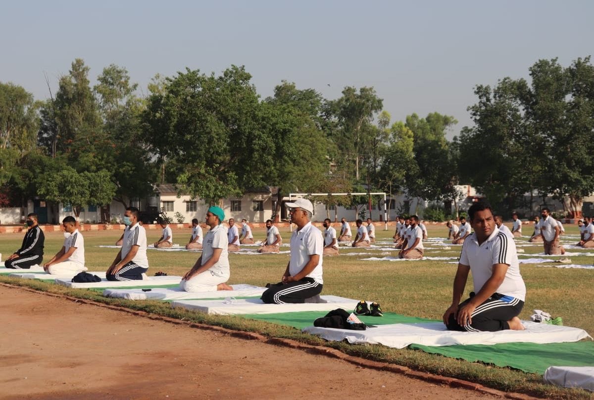 Yoga Tips For Up Police Man During Duty Corona Virus