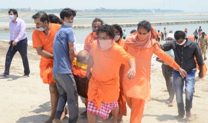 Samadhi given to the body of Mahamandaleshwar Omkar Giri in the Veni Madhav temple complex amidst strong opposition