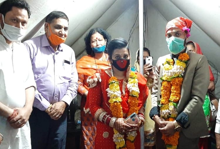 See the pictures of five unique wedding in Punjab and Jammu-Kashmir border