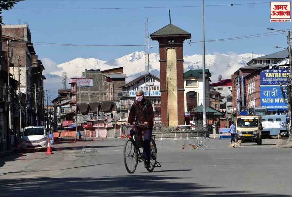 Riyaz Naikoo latest news in hindi, Hizbul commander Naiku buried in Sonmarg violence erupted in valley