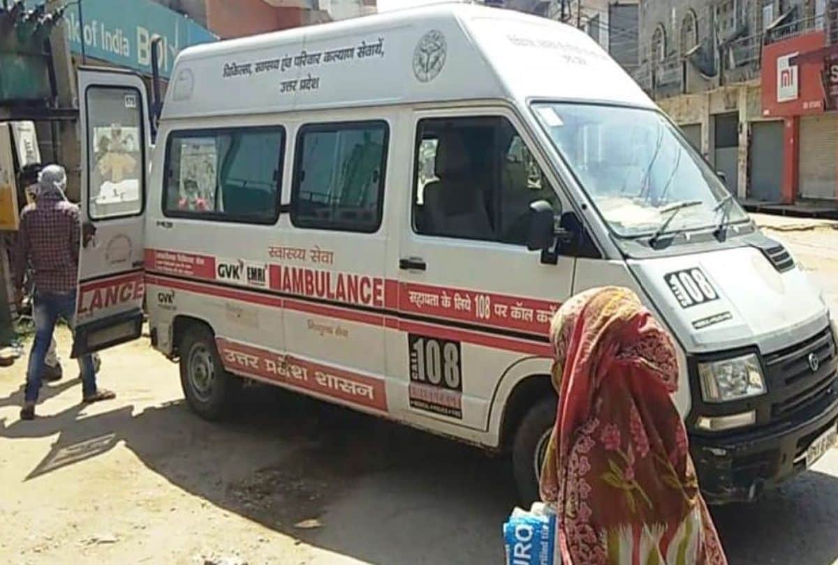 Pratapgarh: The delivery victim was evacuated from the operation theater for not giving money, the woman was torturing on the road, the child died