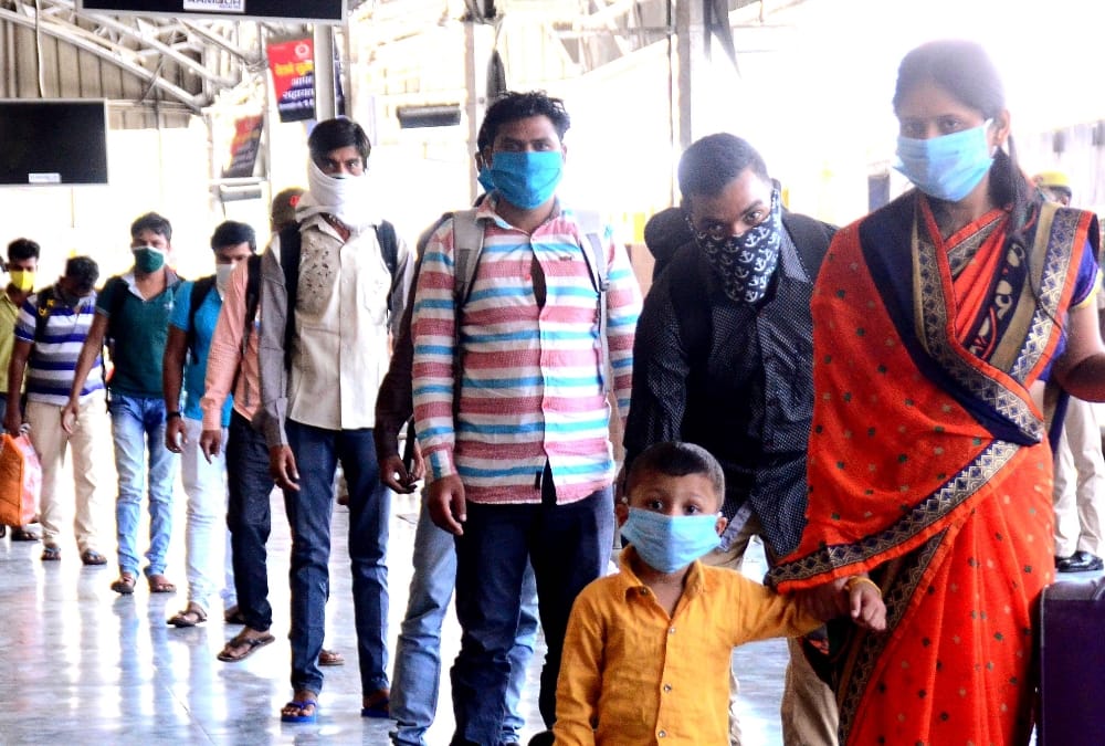 3,428 workers reached lucknow from bengaluru, kerala and Jalandhar by shramik special trains