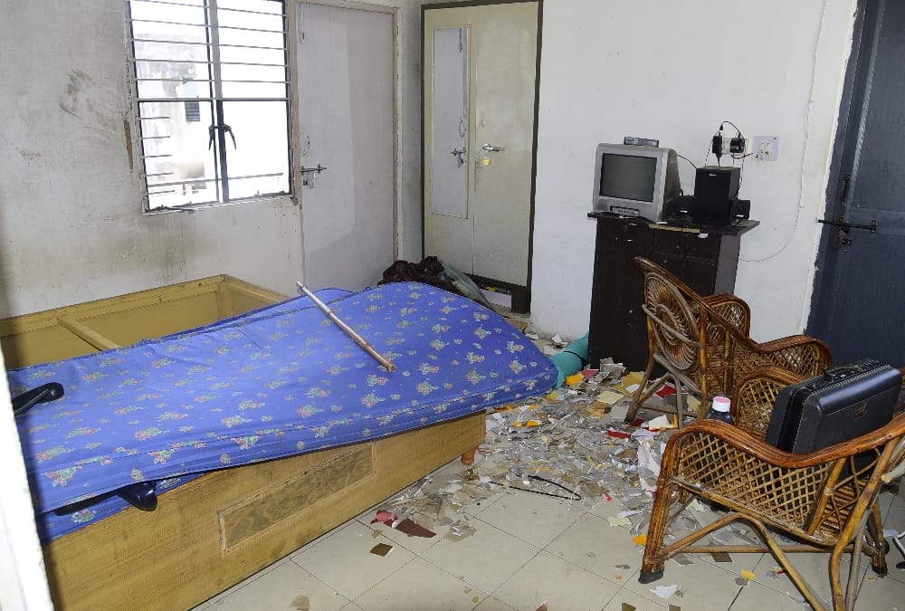 drunk lady made ruckus in apartment of gomti nagar in lucknow